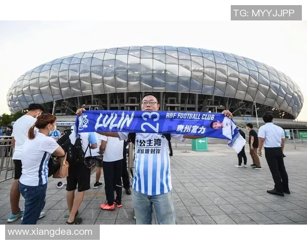 广州足球队实力之争引发热议球迷观点碰撞激烈讨论 广州足球队实力之争引发热议球迷观点碰撞激烈讨论